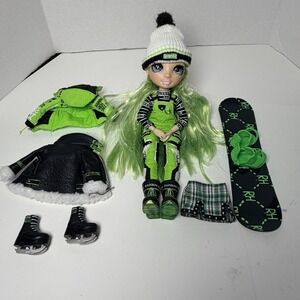 Rainbow High Winter Break Jade Hunter Green Winter Break Fashion Doll & Playset